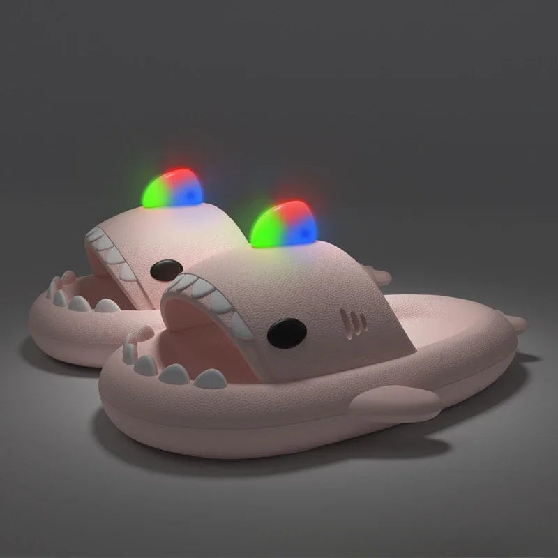Zapatillas de tiburón con luces