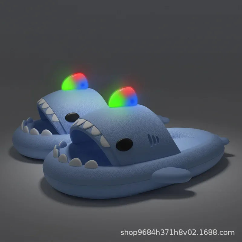 Zapatillas de tiburón con luces