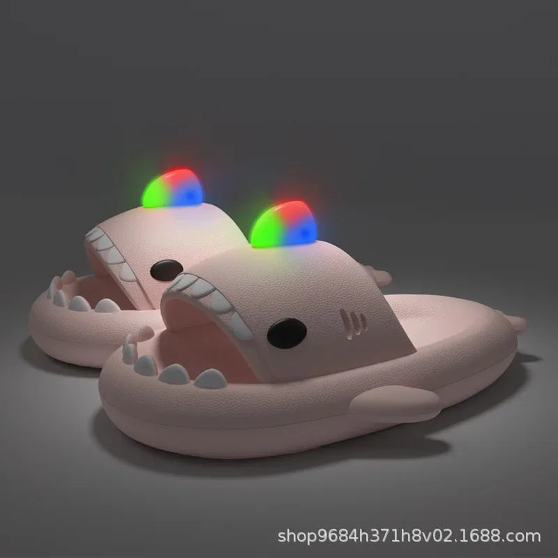 Zapatillas de tiburón con luces
